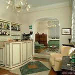 La Hotel Siena